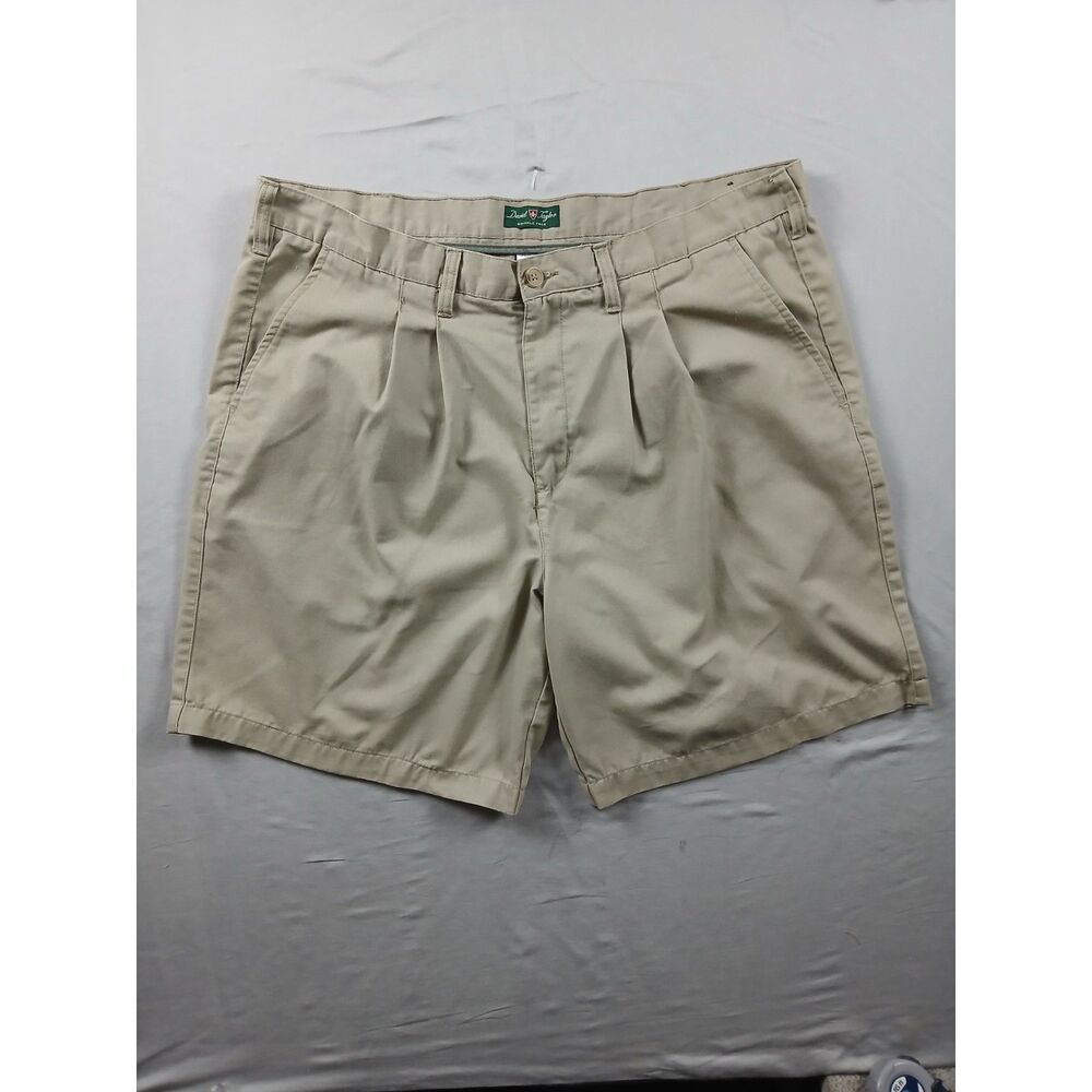 David Taylor Wrinkle Free Pleated Khaki Shorts Mens 42  60/40 cotton polyester